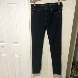 American Eagle 🦅 women’s size 29W 34L jeans.